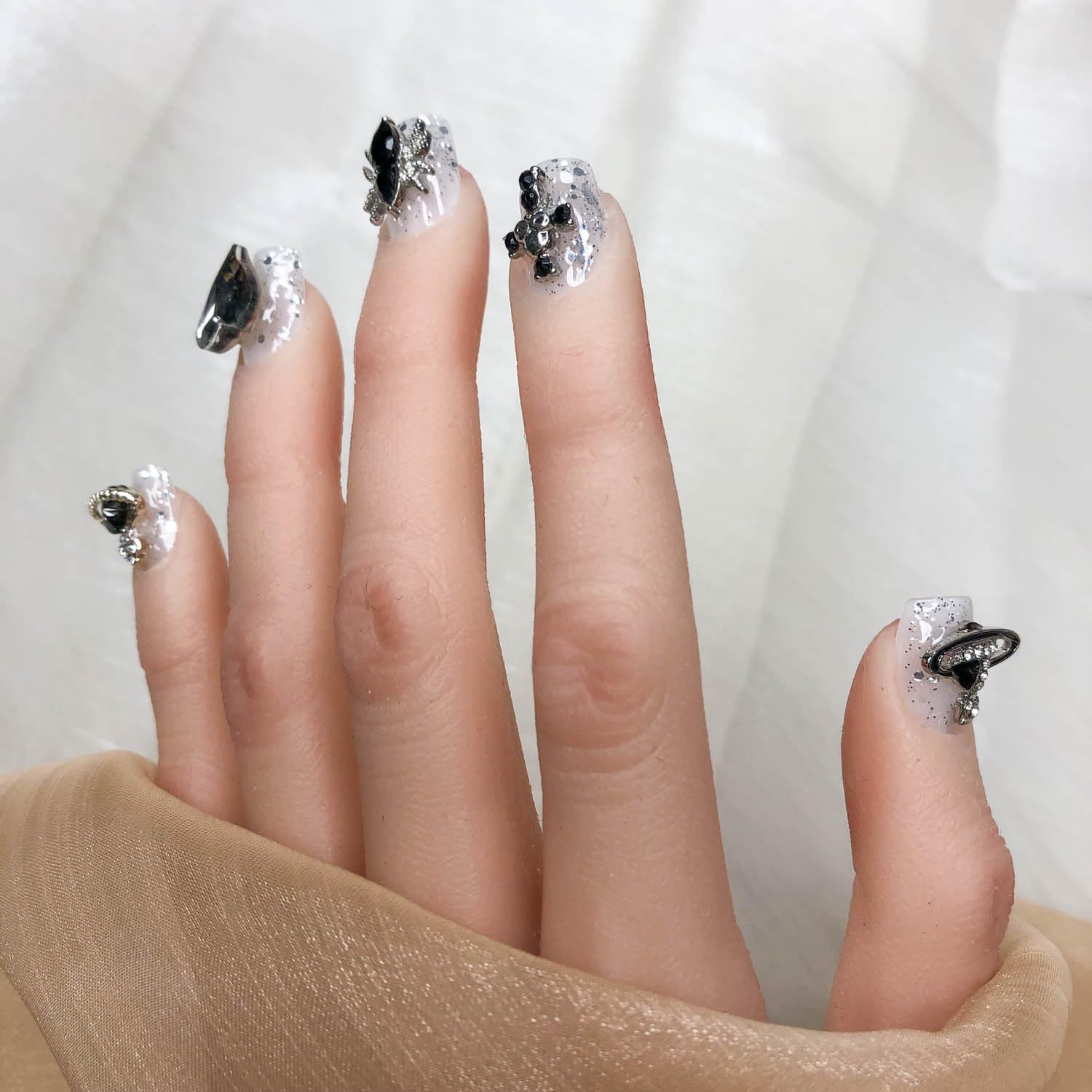 GGDDSHA Press On Nails Short, No Fade Out Fake NailsSeamless Fit Soft Gel Glue On Nails Charms For WomenHandmade Nail Art Manicure Gradient,Midnight Stardust - Image 3